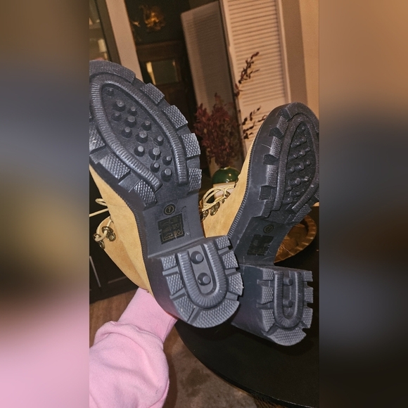 BEAST FASHION Tan platform chunky lace up work boots. Size 7 - Picture 11 of 11